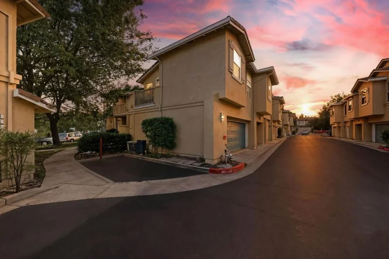 561 Manhattan Place, San Jose, CA 95136