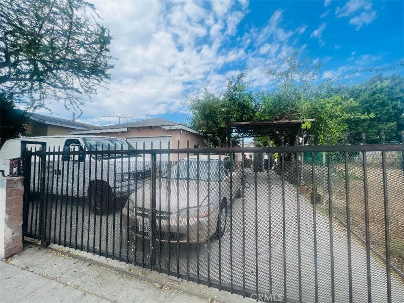 1147 E 67th Street, Los Angeles, CA 90001