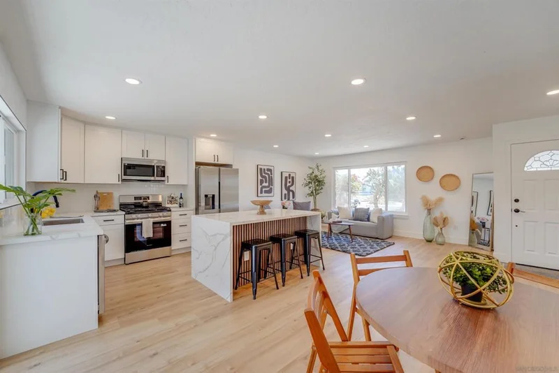 8896 Belfast Cir, San Diego, CA 92126
