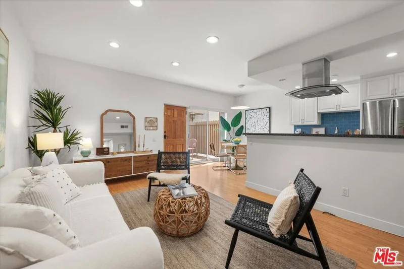622 S Barrington Avenue 100, Los Angeles, CA 90049