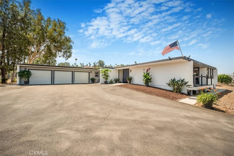 10220 Balmoral Court, Riverside, CA 92503