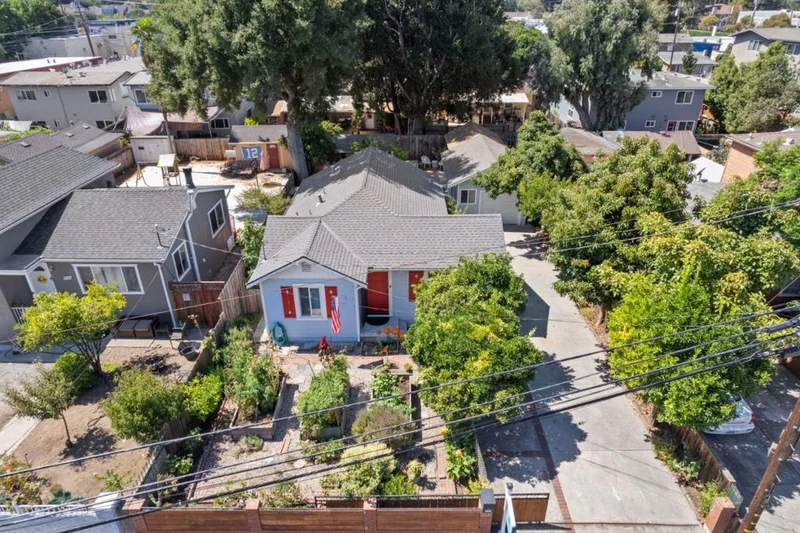 2760 Marlborough Avenue, Redwood City, CA 94063