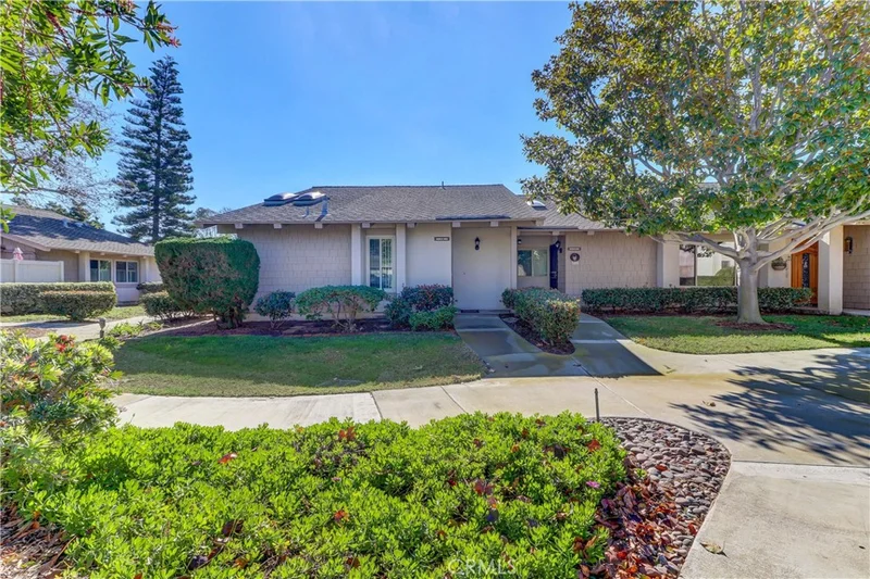 8565 Larkhall Circle 803B, Huntington Beach, CA 92646