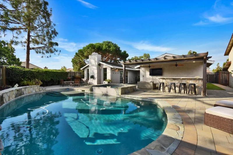 562 Seahorse Lane, Redwood City, CA 94065