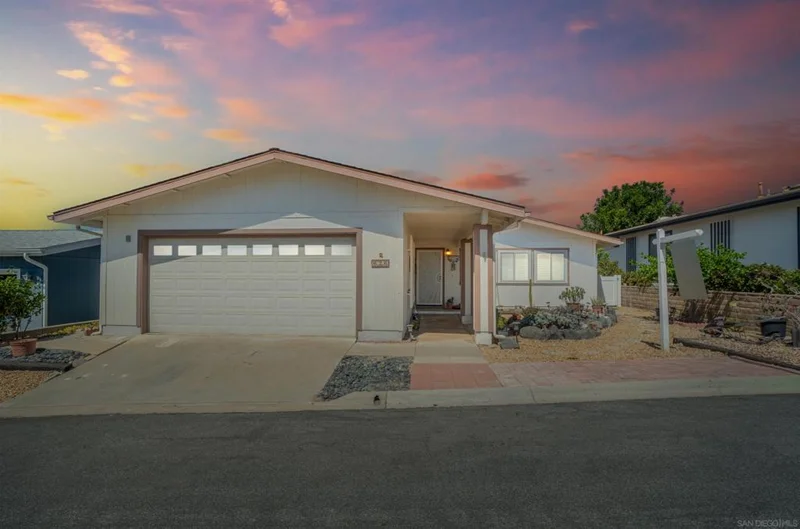 626 Via Columbia, Vista, CA 92081