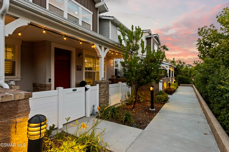 230 Farmhouse Drive 3, Simi Valley, CA 93065
