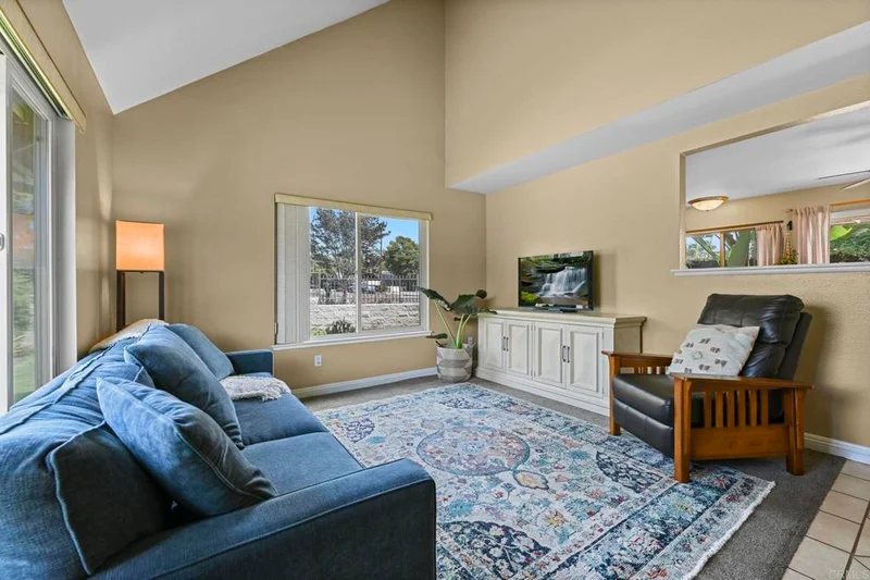 900 N Citrus Avenue 1, Vista, CA 92084
