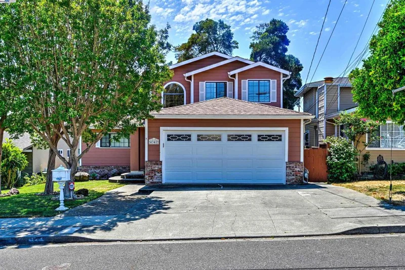 4347 Moreland Dr, Castro Valley, CA 94546