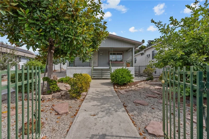 6190 Mesa, Los Angeles, CA 90042