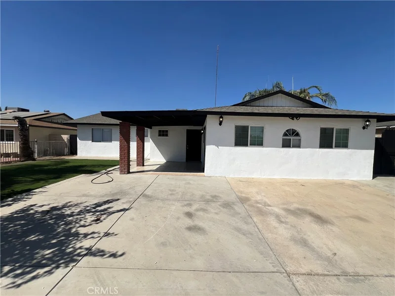 903 20th Avenue, Delano, CA 93215