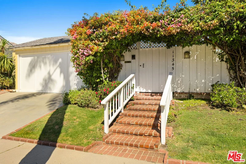 11345 Denair Street, Los Angeles, CA 90049
