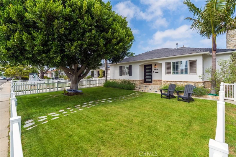 7838 Stewart Avenue, Los Angeles, CA 90045