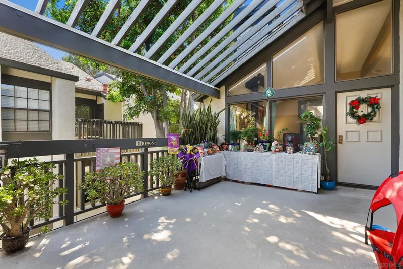 2532 W Macarthur Blvd B, Santa Ana, CA 92704