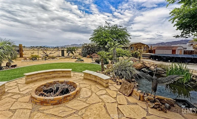 22704 Sitting Bull Road, Apple Valley, CA 92308