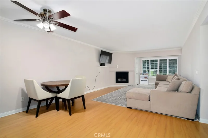 5530 Owensmouth Avenue 123, Woodland Hills, CA 91367
