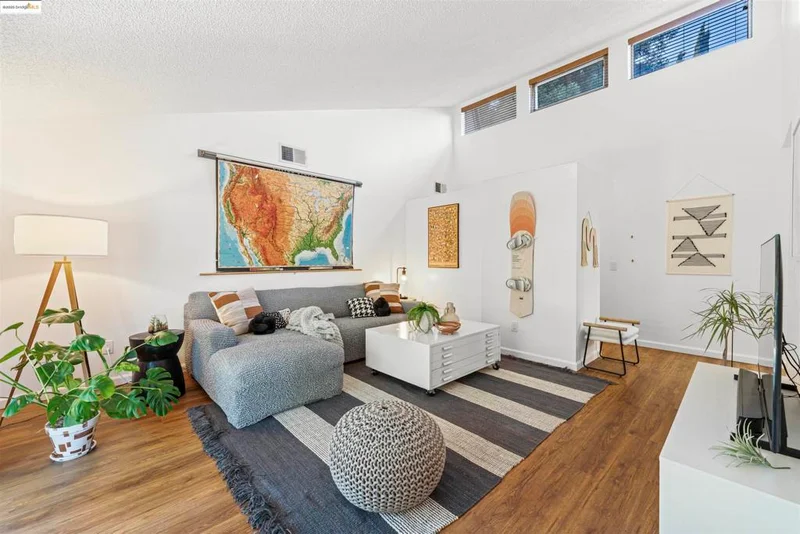 1001 Damon Ct, Santa Rosa, CA 95401