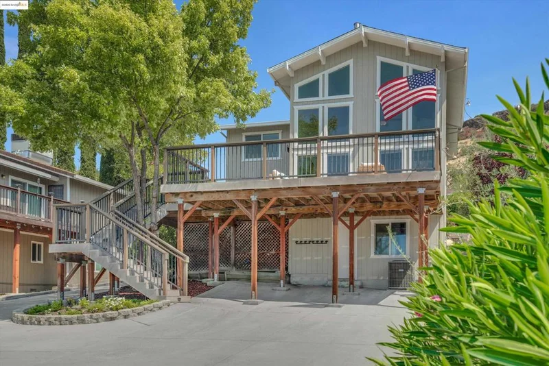 711 Poker Flat Rd, Copperopolis, CA 95228