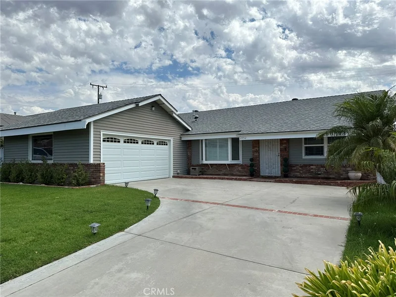 2752 Wanda Ave