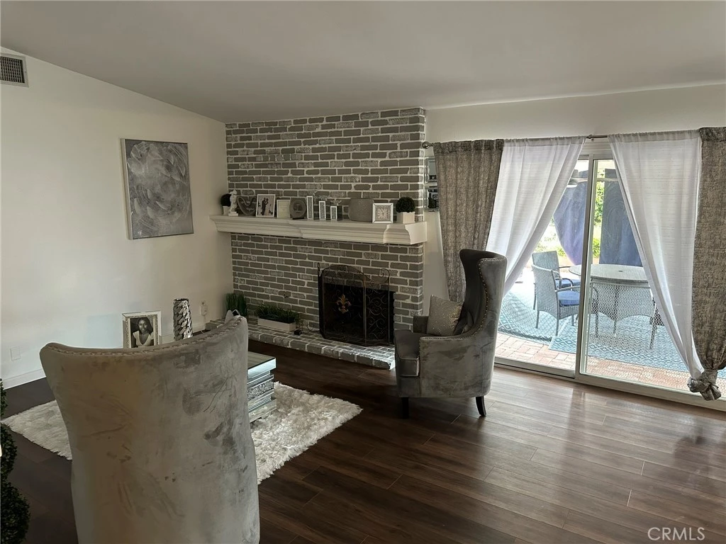 Interior 4