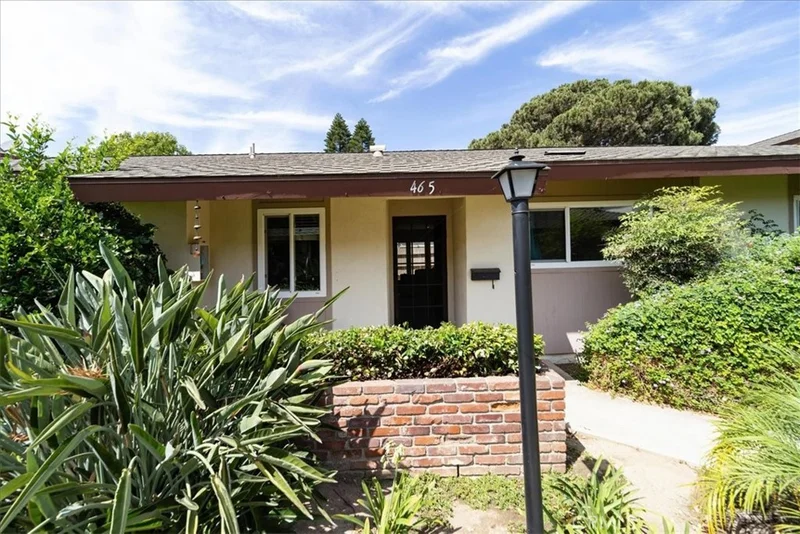 465 E 1st Street, Tustin, CA 92780