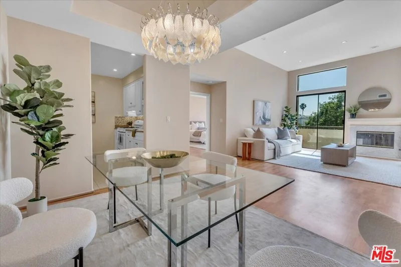 910 S Bedford Street 301, Los Angeles, CA 90035