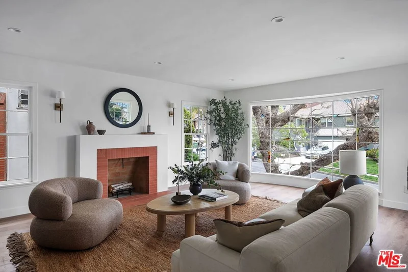 5215 Parkglen Avenue, Los Angeles, CA 90043