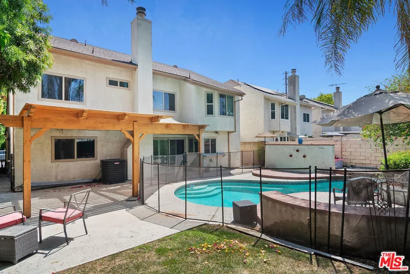 6263 Crebs Avenue, Tarzana, CA 91335