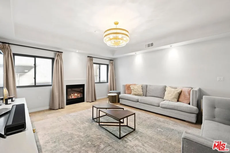 11633 Chenault Street 202, Los Angeles, CA 90049
