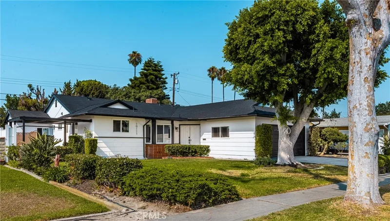 10111 Dewey Dr, Garden Grove, CA 92840