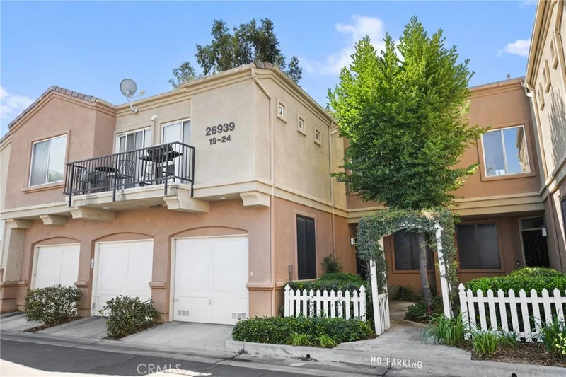 26939 Hillsborough 21, Valencia, CA 91354