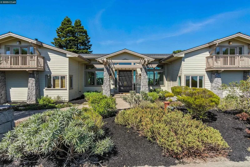 89 Donald Dr, Orinda, CA 94563