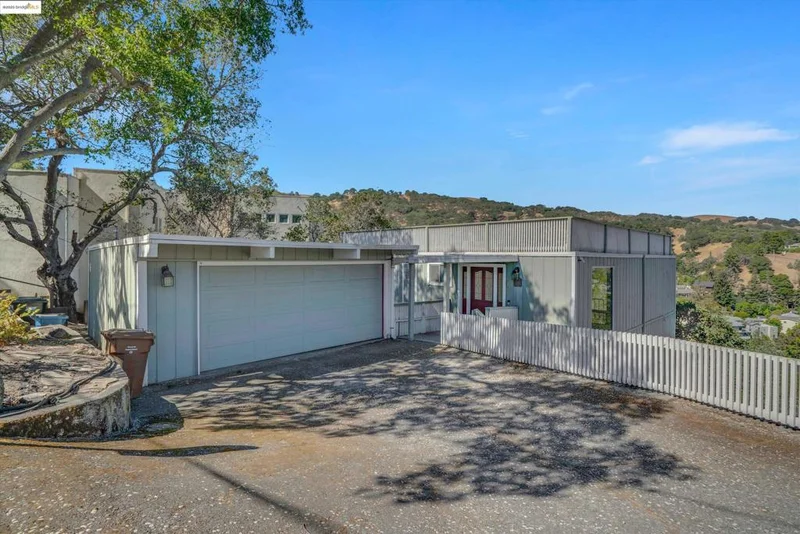 1242 Thomas Dr, Martinez, CA 94553