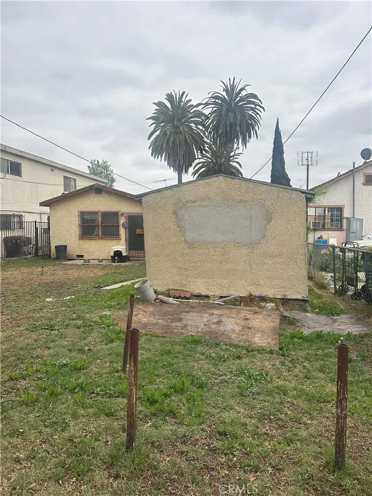 8637 Orchard Avenue, Los Angeles, CA 90044