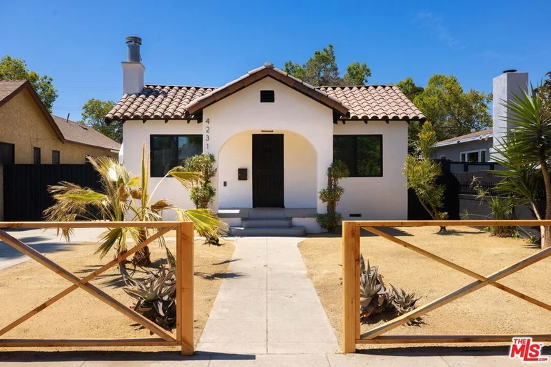 4231 3rd Avenue, Los Angeles, CA 90008