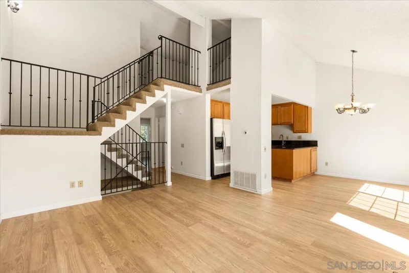 5470 Baltimore Dr 8, La Mesa, CA 91942