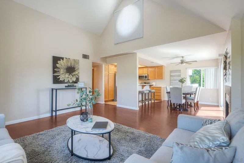 11820 Caminito Ronaldo 222, San Diego, CA 92128