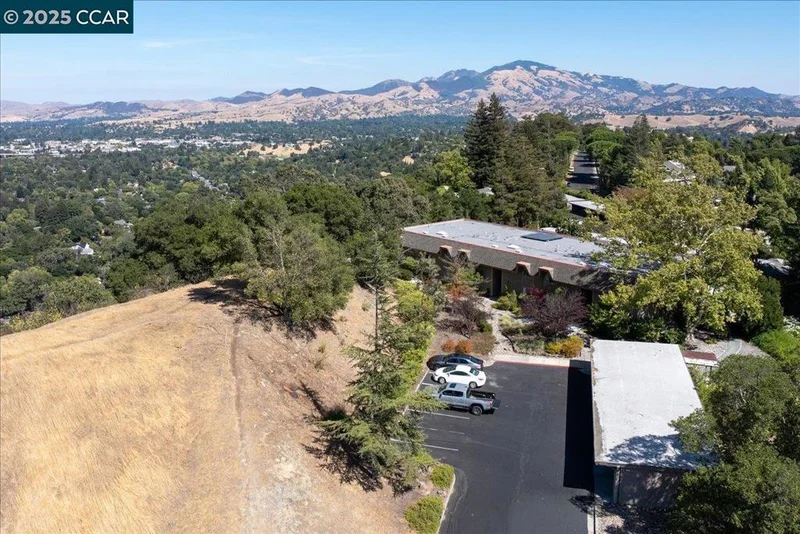 1256 Skycrest Dr 6, Walnut Creek, CA 94595