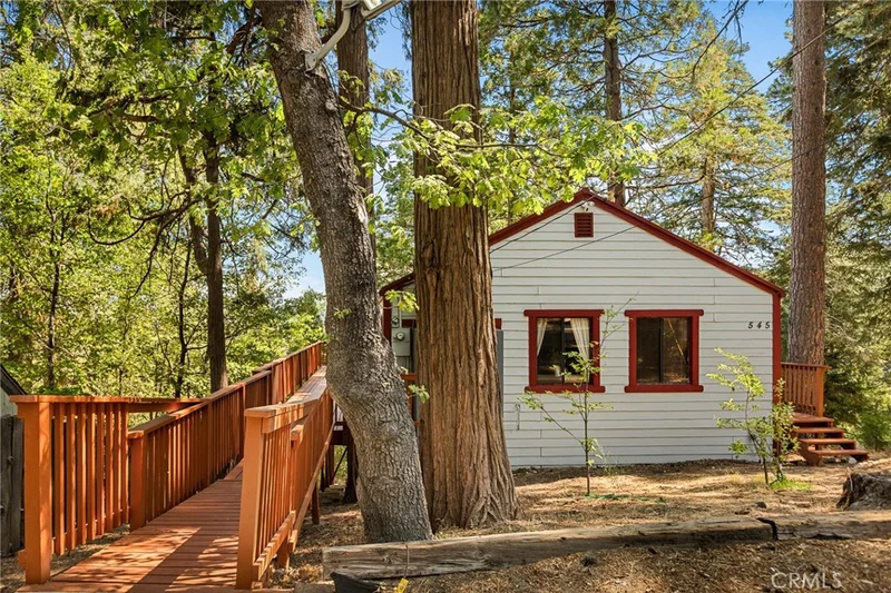 545 W Victoria Court, Lake Arrowhead, CA 92352