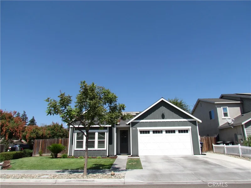 1848 W Modoc Avenue, Visalia, CA 93291