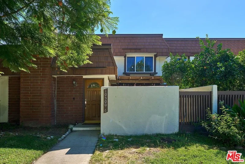 10500 Larwin Avenue 6, Chatsworth, CA 91311