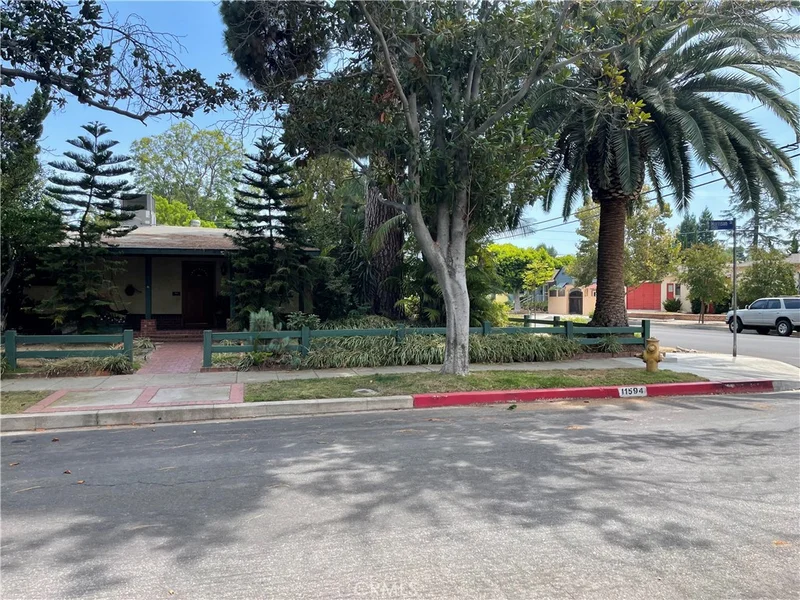 11594 Morrison Street, North Hollywood, CA 91601