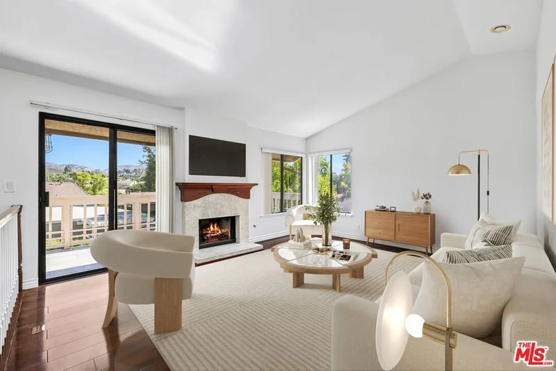 425 Vista Dorado Lane, Oak Park, CA 91377