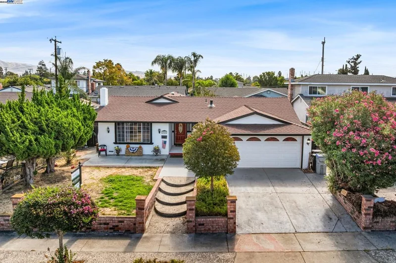 2566 Boren Dr, San Jose, CA 95121