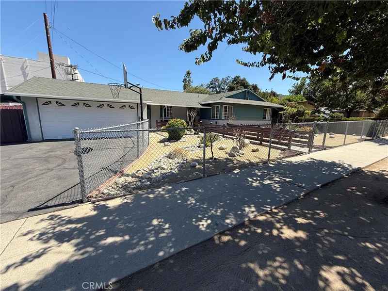 10430 Mcvine Avenue, Sunland, CA 91040