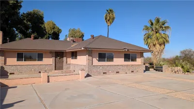 184 Clark Way photo 2