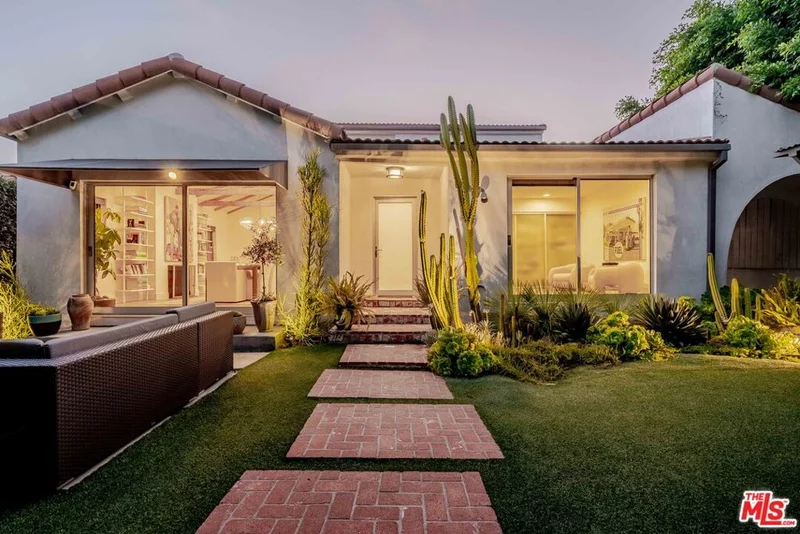 517 N Laurel Avenue, Los Angeles, CA 90048
