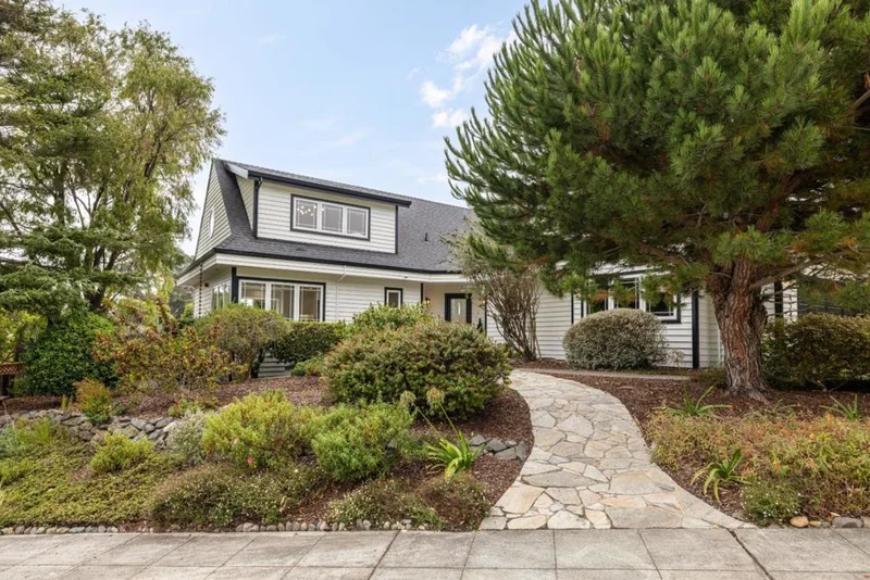 424 6th Avenue, Half Moon Bay, CA 94019