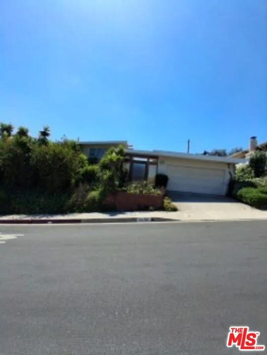 4600 Don Quixote Drive, Los Angeles, CA 90008