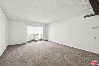 5460 White Oak Avenue A204 photo 2