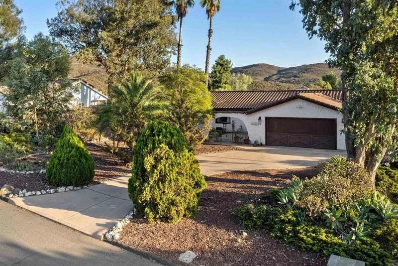 25811 Bellemore Drive, Ramona, CA 92065